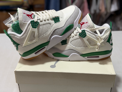 Nike SB x Air Jordan 4 "Pine Green"